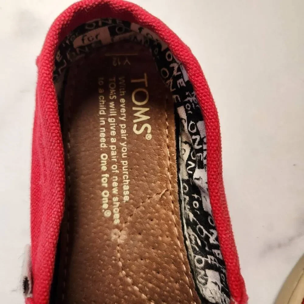 Kids girls red Toms slip on canvas brick red shoes casual minimalist